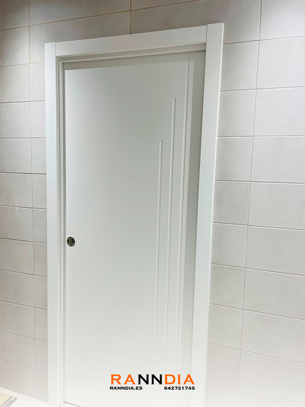 Puerta de interior modelo 10 en San Pedro de Alcántara
