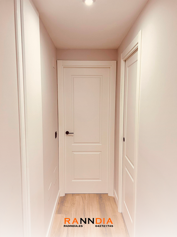 Puerta de interior modelo 15 en San Pedro de Alcántara