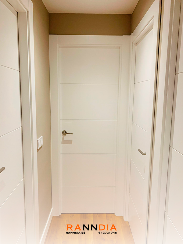 Puerta de interior modelo 17 en San Pedro de Alcántara