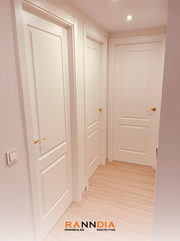 Puerta de interior modelo 2 en San Pedro de Alcántara
