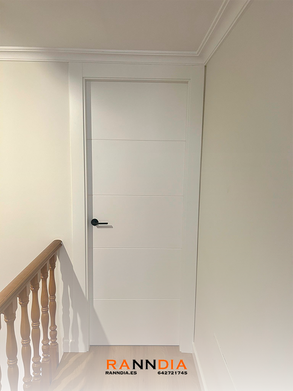 Puerta de interior modelo 4 en San Pedro de Alcántara