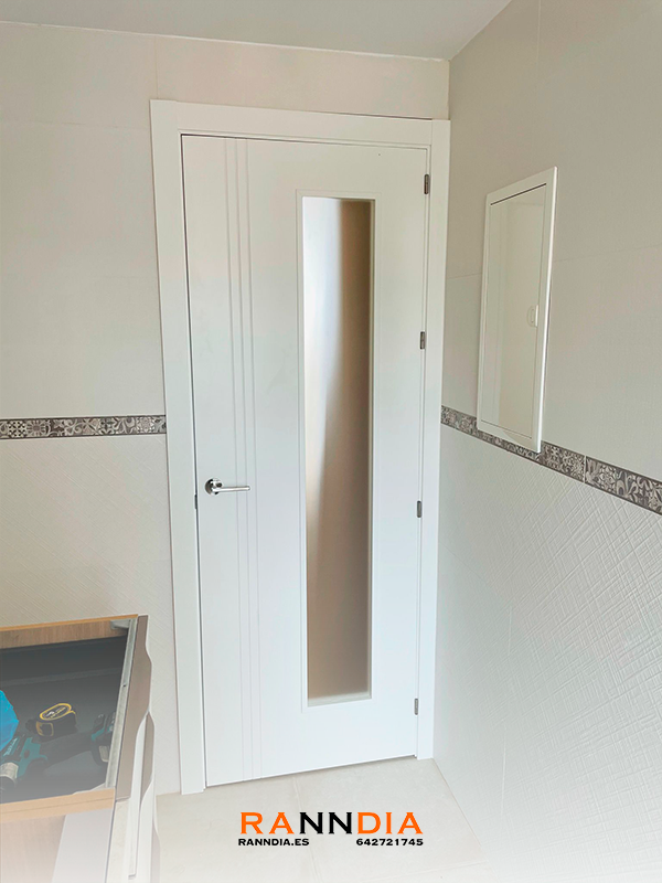 Puerta de interior modelo 5 en San Pedro de Alcántara
