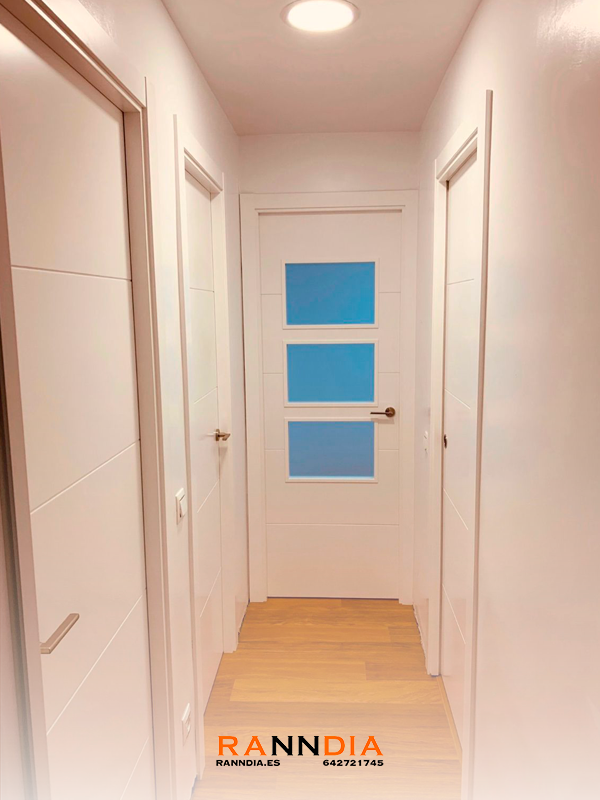 Puerta de interior modelo 7 en San Pedro de Alcántara